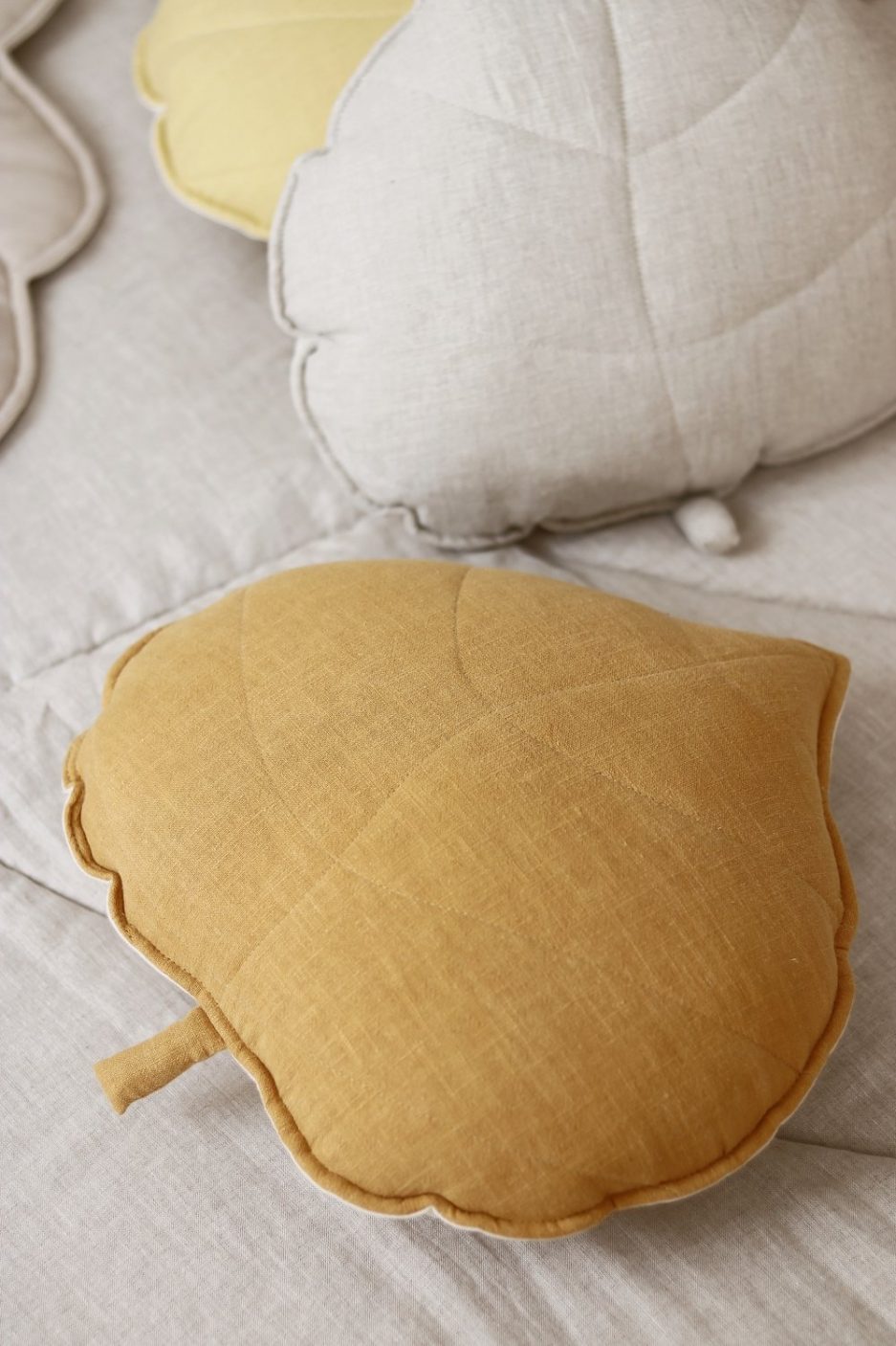 Coussin feuille, Moutarde, Moi Mili (lin)